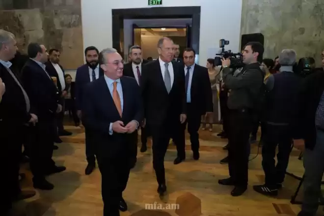 Սերկէյ Լաւրովը Երեւան ժամանած է. Ան ներկայ եղած է «Հայրենական»ի նուիրուած ցուցահանդէսի բացման