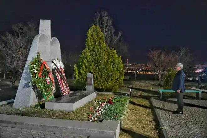 Սերժ Սարգսեան յարգեց Վազգէն Սարգսեանի յիշատակը