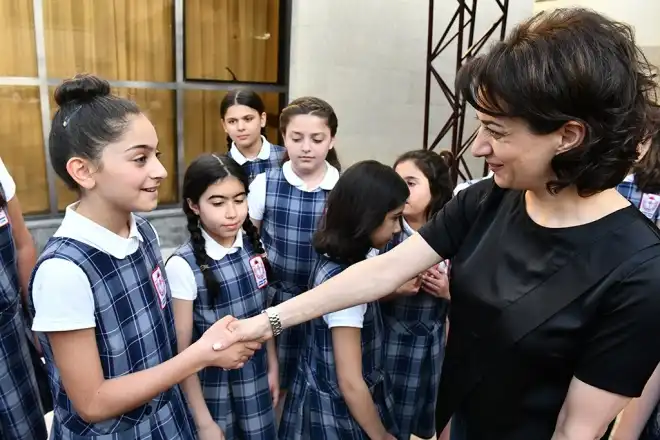 Աննա Հակոբյանը հյուրընկալել է Բոստոնի Սուրբ Ստեփանոս ազգային վարժարանի սաներին. Լուսանկարներ
