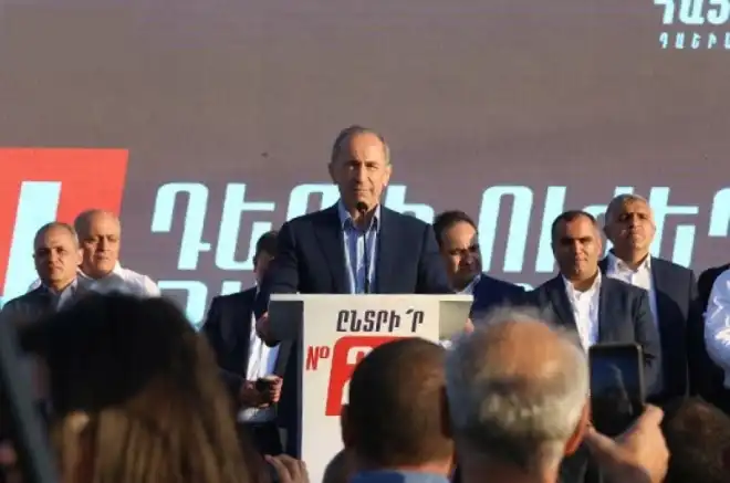 Մենք կը մերժենք ծնկաչոք կեանքը. Ռոպերթ Քոչարեան