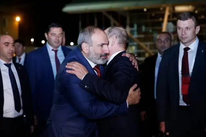 Եւս 1,5-ժամնոց հանդիպում ունեցայ ՌԴ նախագահի հետ՝ «Զուարթնոց» օդակայանին մէջ. Փաշինեան