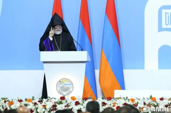 Հզօր Հայաստան, ամուր Արցախ եւ կազմակերպ սփիւռք. սա պէտք է դառնայ մեր ազգային քաղաքականութեան ուղեցոյցը. Արամ Ա. Կաթողիկոսին պատգամը՝ 6-րդ Համաժողովին