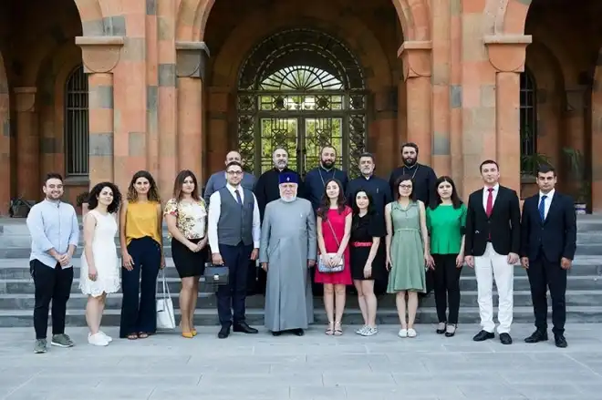 Ամենայն Հայոց Կաթողիկոսը հանդիպեց  համահայկական երիտասարդական հավաքի կազմակերպիչ խմբի հետ