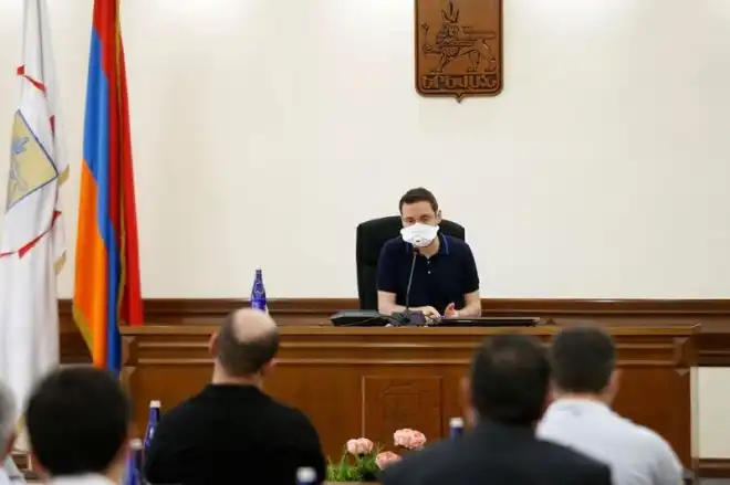 Երեւանի քաղաքապետարանին մէջ՝ արտահերթ նիստ