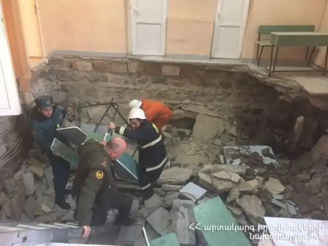 Փլուզում Հալապեան թաղամասի զինուորական մէկ կառոյցին մէջ. Կան վիրաւորներ
