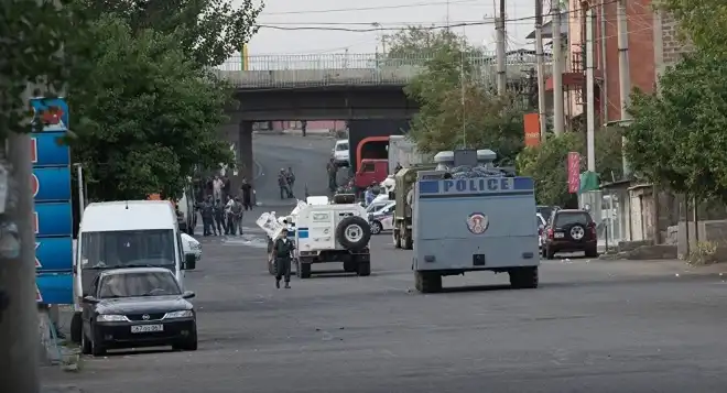 «Ճգնաժամային  Խորհուրդ»ի   գլխաւոր անդամները     ազատ արձակուեցան.  Էրէբունիի տագնապը կը  շարունակէ մնալ անլոյծ