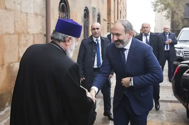 Ամենայն Հայոց Կաթողիկոսը հանդիպում ունեցավ ՀՀ վարչապետի պաշտոնակատարի հետ