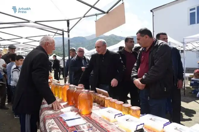 Բակօ Սահակեանը մասնակցեցաւ Քարվաճարի «Մեղրի փառատօն»ին