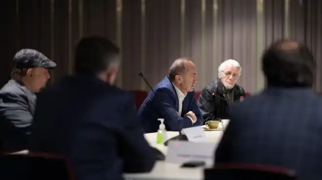 Քոչարեան հանդիպած է «Միտք» կեդրոնի մտաւորականներուն հետ