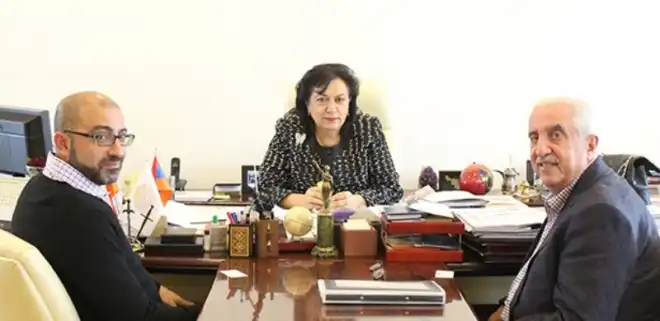 Սփիւռքի նախարարը ընդունեց Սիտնիի «Արշակ եւ Սոֆի Գոլստըն» ամէնօրեայ վարժարանի ղեկավարները