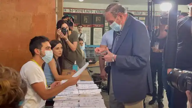 Լեւոն-Տէր-Պետրոսեանը մասնակցած է քուէարկութեան