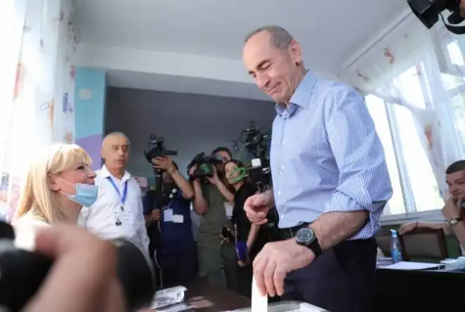 Ռոպերթ Քոչարեանը քուէարկեց յանուն արժանապատիւ խաղաղութեան