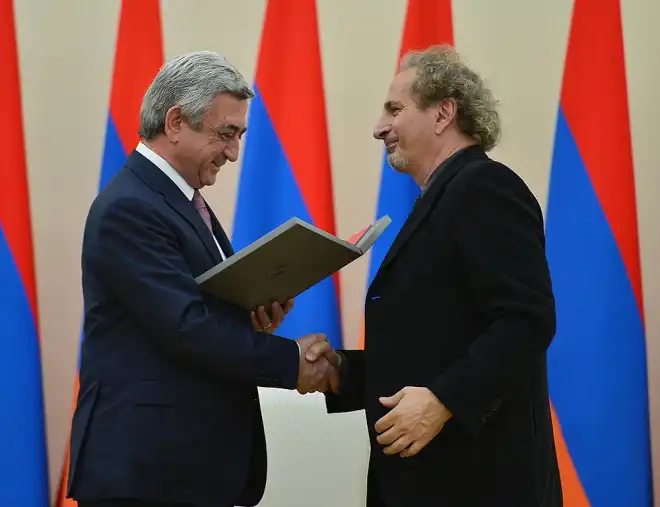 Անգլիագիր Փիթըր Պալլաքեան     ՀՀ  նախագահի մրցանակին արժանացաւ
