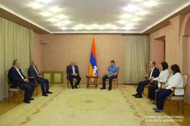 Արայիկ Յարութիւնեան ընդունեց ՀԲԸՄ-ի նախագահ Պերճ Սեդրակեանը