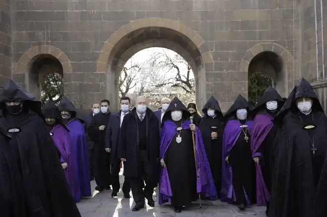 Սուրբ Յարութեան Ճրագալոյցի Պատարագը  Սուրբ Գայանէ վանքում