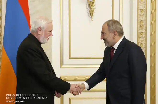 Վարչապետն ընդունած է Վատիկանի Աթոռի պետութիւններու հետ յարաբերութեանց քարտուղարին