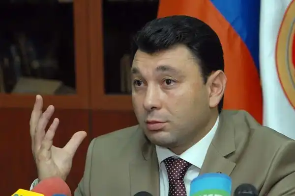 Մեզի  համար  հիմնական  խնդիրը արիւնհեղութիւնէ խուսափիլն է. Էտուարտ Շարմազանով