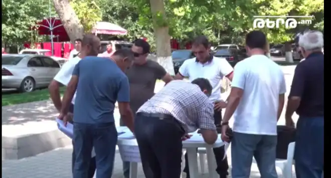 «Ոչ Իսթանպուլի  պայմանադրութեան»  բողոքի  շարժումը  հասած է Էջմիածին