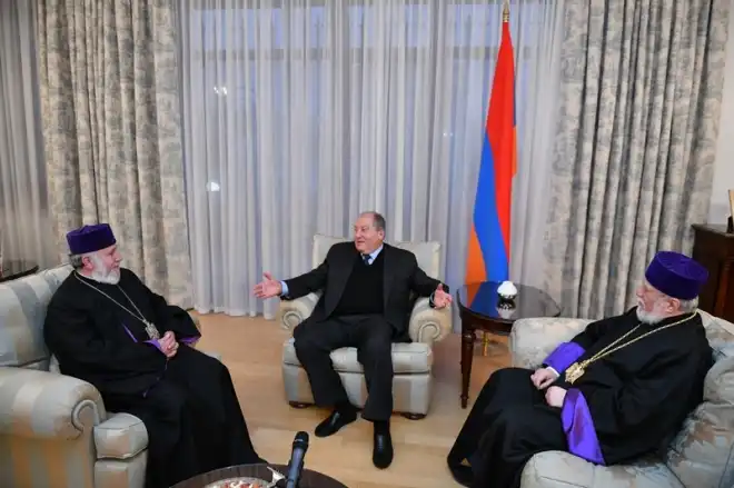 «Յուրաքանչյուրն անելիք ունի». Արամ Ա-ն և Գարեգին Բ-ն հյուրընկալվել են Արմեն Սարգսյանին