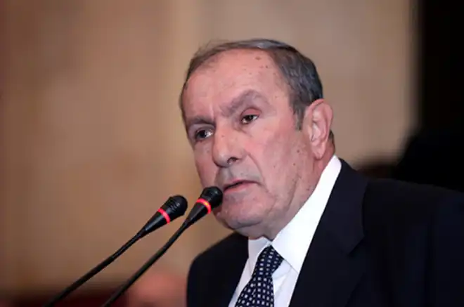 Տէր Պետրոսեան խօսելիք չունի...