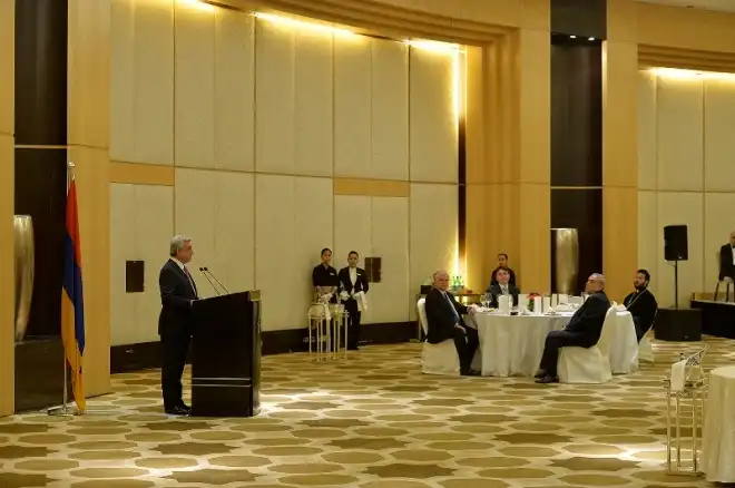 Նախագահ Սարգսեան հանդիպում ունեցած է Քաթարի հայութեան հետ