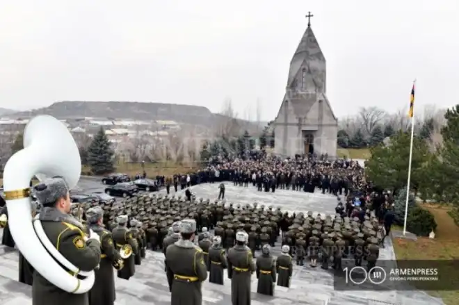 Եռաբլուրի մէջ յարգանքի տուրք մատուցուած է Վազգէն Սարգսեանի յիշատակին