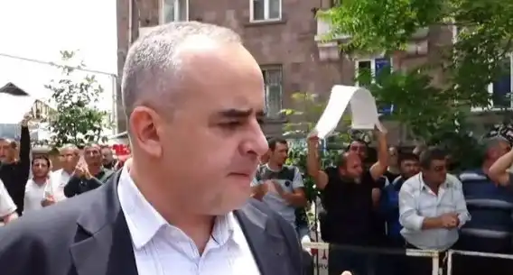 Բողոքի   հաւաք  դատարանին  առջեւ. Կը պահանջեն    Մասիսի    մարզպետին ազատ արձակումը