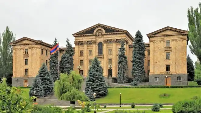 Ազգային Ժողովը ընդունեց նոր նախագիծ. Սահմանադրական Դատարանի նախագահն ու դատաւորները   պիտի փոխուին