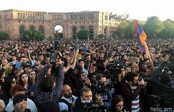 Հայաստանի  մէջ    բողոքի  հաւաքներ,  գործադուլ եւ դասադուլ.Նիկոլ Փաշինեան   անհնազանդութեան   կոչ  ըրաւ