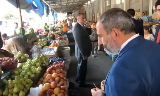 Երկարաժամկէտ հատուածում պէտք է փորձել գները նուազեցնել. վարչապետն այցելած է Կումի շուկայ (տեսանիւթ)