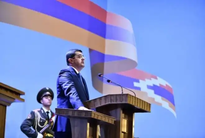 Արայիկ Յարութիւնեան  երդում կատարելով ստանձնեց Արցախի Հանրապետութեան   նախագահի   պաշտօնը