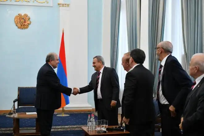 Նախագահ Սարգսեան հանդիպում ունեցաւ Համահայկական խաղերու համաշխարհային կոմիտէի պատուիրակութիւն հետ
