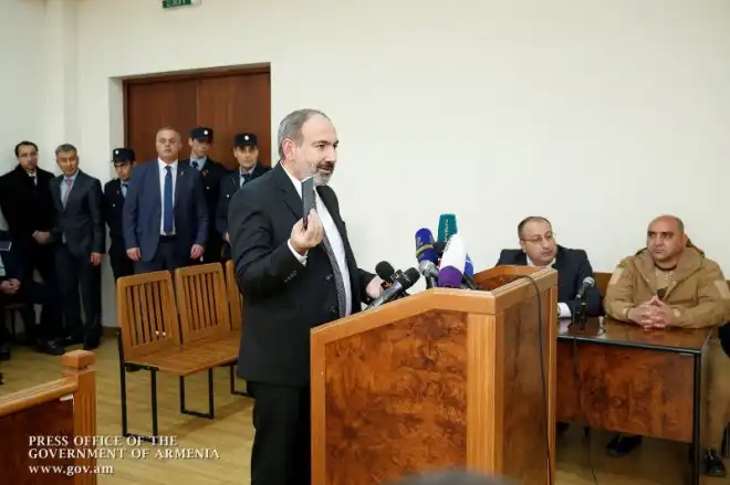 Նիկոլ Փաշինեանը դատարանէն ներս ցուցմունք տուած է 2017-ին «Ելք»-ի աջակիցներուն վրայ զինուած յարձակման գործով