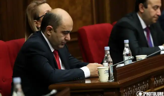 «Լուսաւոր Հայաստան» խմբակցութիւնը լքեց Ազգային Ժողովի նիստերու դահլիճը