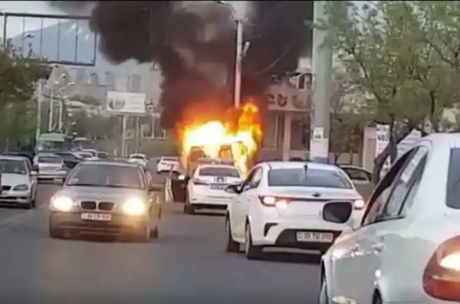 Երեւանի Նորք շրջանին մէջ մարդատար կառք մը այրեցաւ