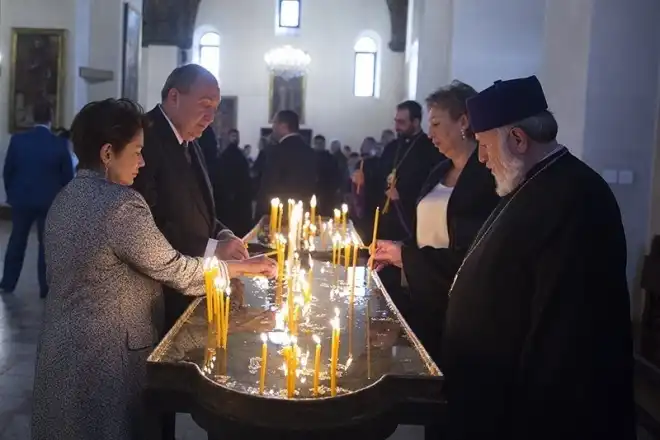 ՀՀ նախագահն այցելեց Մայր Աթոռ Սուրբ Էջմիածին