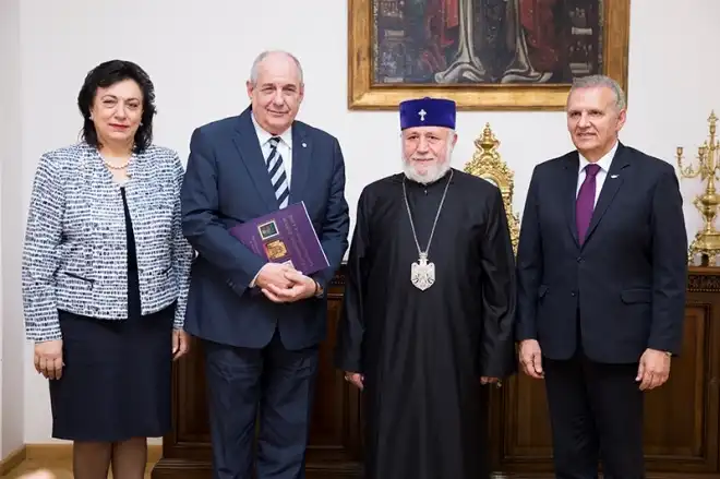 Ամենայն Հայոց Կաթողիկոսն ընդունեց  Հունաստանի և Կիպրոսի պատվիրակություններին