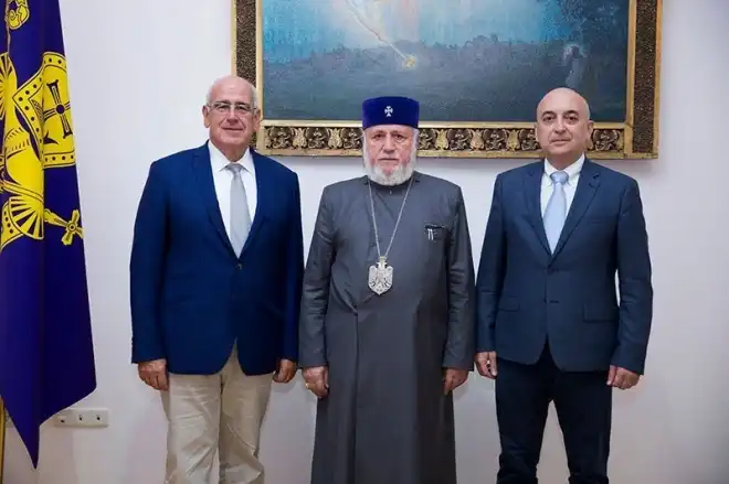 Ամենայն Հայոց Կաթողիկոսը և ՀԲԸՄ նախագահը քննարկեցին հայրենական կյանքին և Սփյուռքին վերաբերող հարցեր