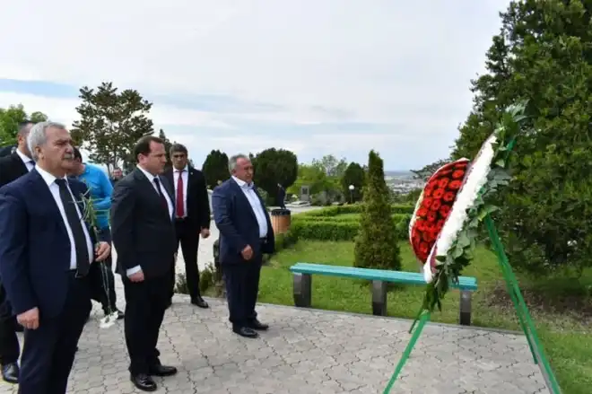 Շուշիի ազատագրութեան տօնին առթիւ Նախարար Տօնոյեանն այցելեց Եռաբլուր