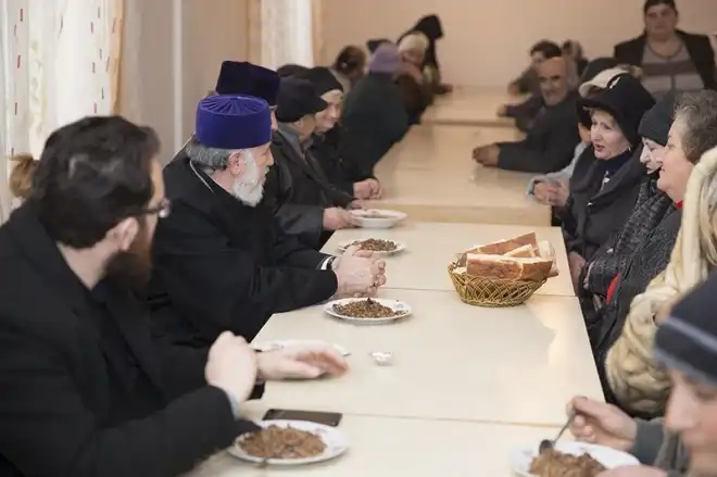 Ամենայն Հայոց Կաթողիկոսն այցելեց  Էջմիածնի բարեգործական ճաշարան