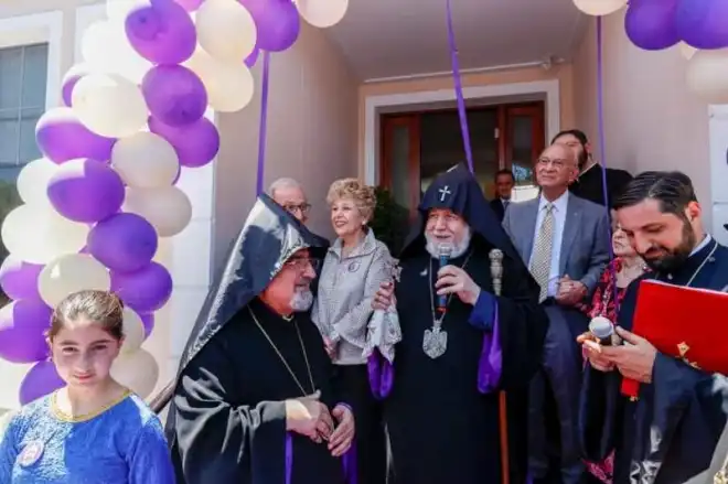 Ամենայն Հայոց Կաթողիկոսի օրհնությամբ կատարվեց նորակառույց առաջնորդարանի բացումը