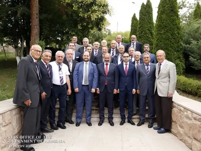 Փաշինեան հանդիպած է Համահայկական խաղերու համաշխարհային կոմիտէի անդամներուն հետ