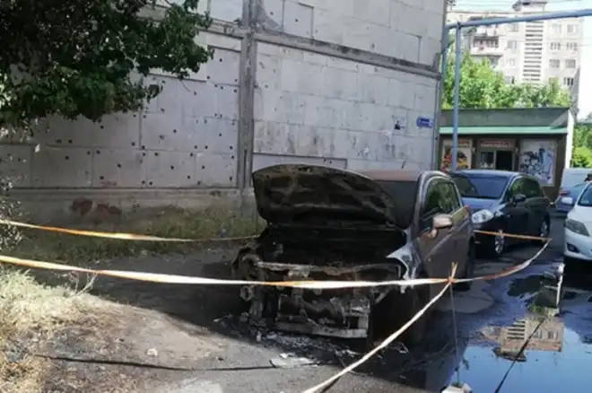 Աբովեան քաղաքին մէջ նախընտրական կիրքեր. Հրկիզած են շտապի պետին տունն ու ինքնաշարժը