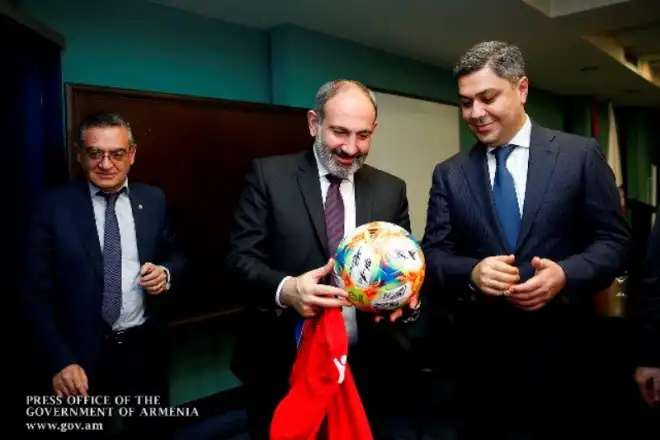 Փաշինեան  հանդիպում ունեցած է  Հայաստանի ազգային հաւաքականի անդամներուն հետ (Լուսանկարներ)