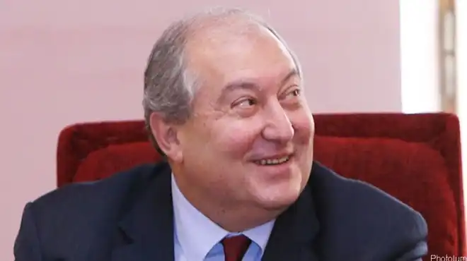 Նախագահ  Արմէն Սարգսեան   ստորագրեց  ԲՀԿ-ի եւ ՀՅԴ-ի նախարարներուն պաշտօնակութեան    հրամանագիրը