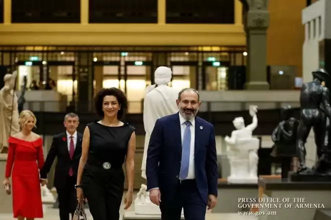 Փաշինեան դէպի Փարիզ