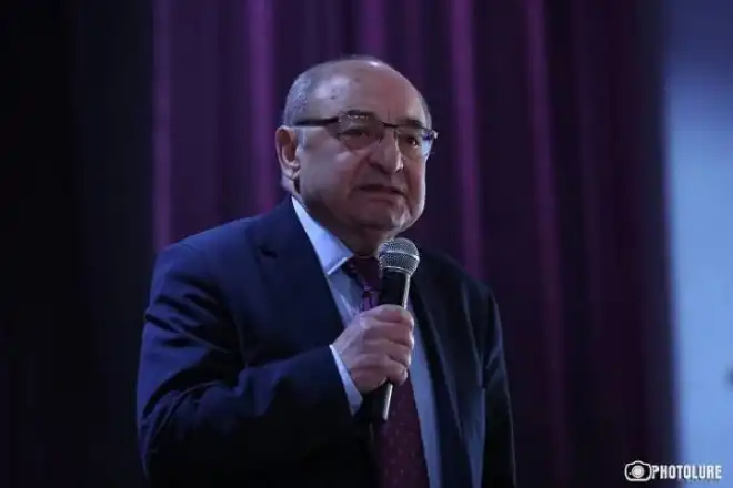 Վազգէն Մանուկեան խօսած է ապստամբութեան մասին