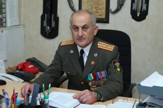 Սենոր Հասրաթեանը լքեց իր պաշտօնը