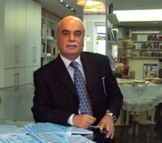 Գիրք պատրաստել, հրատարակել, մակագրել, առաքել, ցրուել եւ... շնորհակալութի՜ւն. Պարոյր Յ. Աղպաշեան