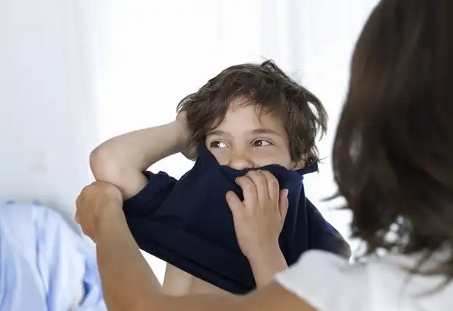 Հագնիլ եւ հագուիլ. Արմենակ Եղիայեան